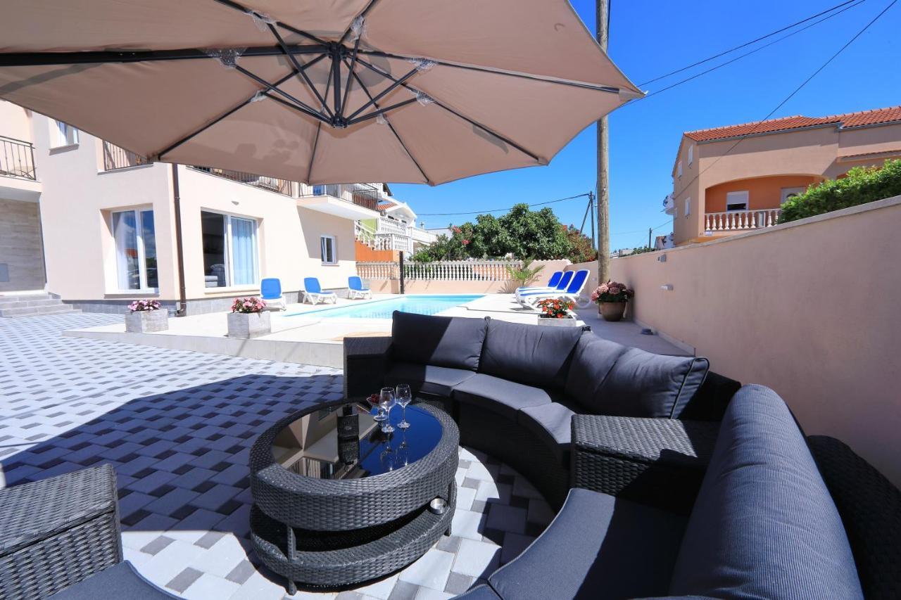 Thalia Apartment *