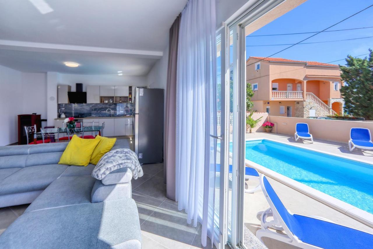 Thalia Apartment *