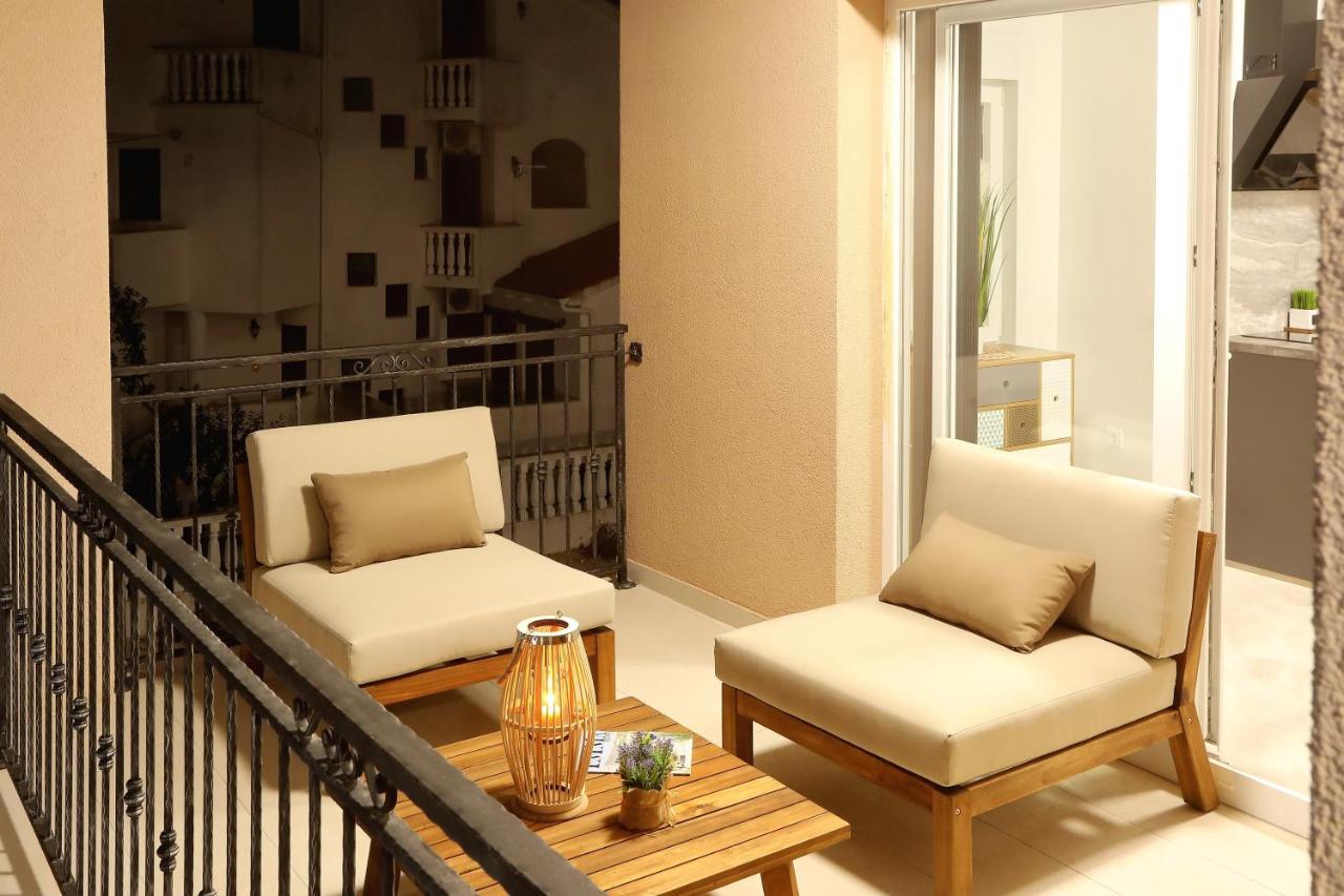Thalia Apartment *